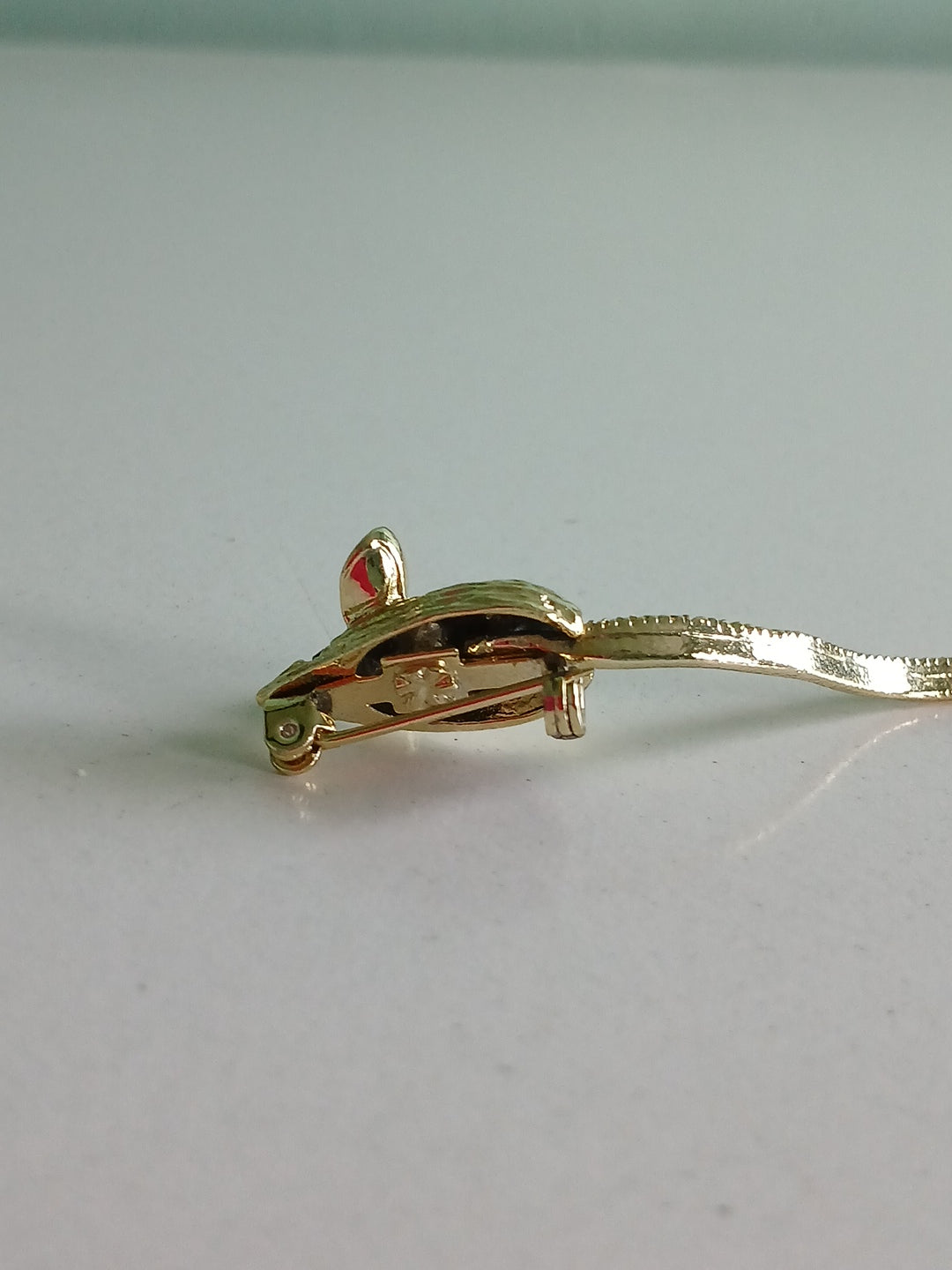 Gold Mouse Pin/Brooche with Mobile Long Tail & Green Stones for Eyes